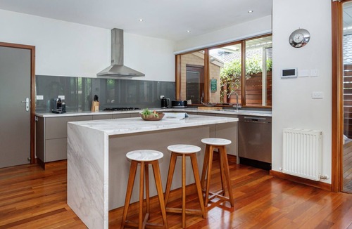 Highett House | Pet Friendly - Bayside Oasis in Highett