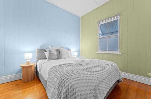 Woolloongabba House | Pet friendly Budget Home Walk to Gabba Hospital