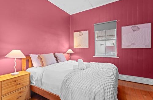 Woolloongabba House | Pet friendly Budget Home Walk to Gabba Hospital