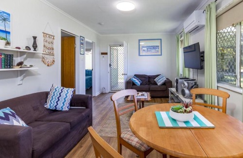 Bongaree House | Pet Friendly Cottage