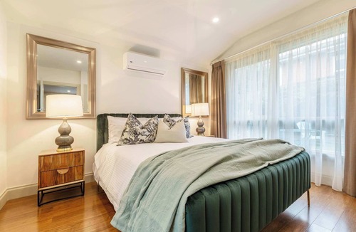 Ivanhoe House | Pet-friendly guesthouse with garden and playground