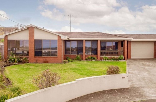 Warrnambool House | Pet friendly home with sea views