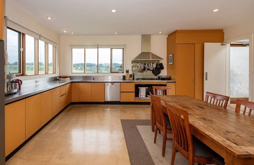 Shoreham House | Pet Friendly - Shoreham Homestead Walk to Vineyards