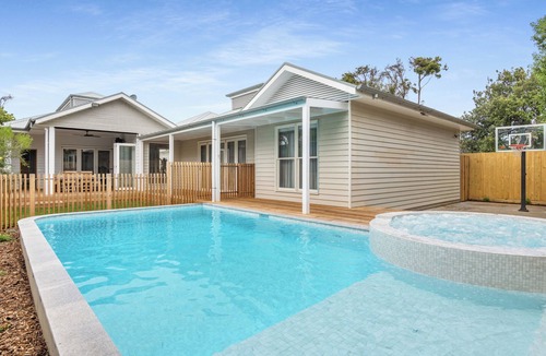 Blairgowrie House | Pet friendly, sleeps 10 including pool, spa and sauna.