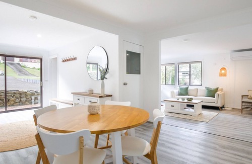 Long Beach House | Pet Friendly Spacious Family House Near the Beach