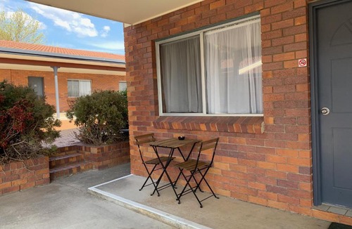Tenterfield Hotel | Peter Allen Motor Inn