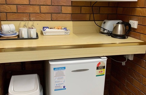 Tenterfield Hotel | Peter Allen Motor Inn