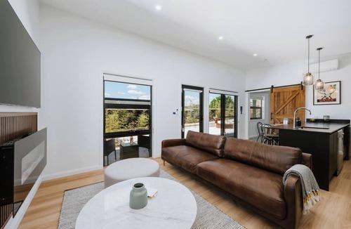 Central Mudgee Villa | Petit Verdot A Central Luxe Wine Retreat