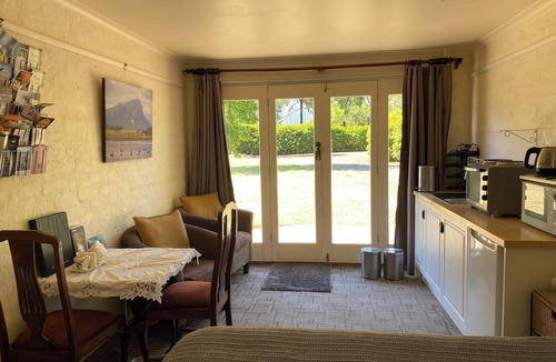 Hamilton Bed & Breakfast | Pierrepoint Wines & Accommodation
