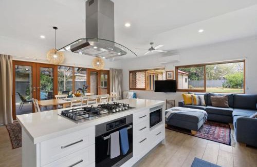 Victor Harbor House | Pine - 11 Pine Ave Victor Harbor No Linen Included