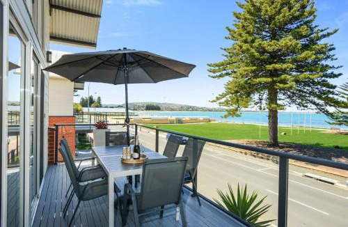Victor Harbor House | Pine Beach Villa Fabulous Sea Views