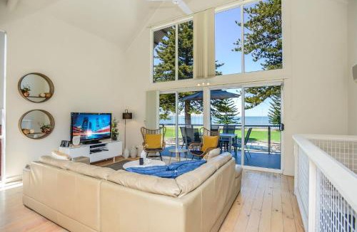 Victor Harbor House | Pine Beach Villa Fabulous Sea Views