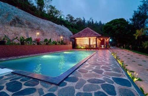 Mannarkkad Resort | Pine Malhar Pool Stay by VOYE HOMES