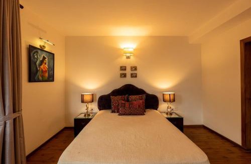 Mallital House | Pine Wood 2BHK Apartment Close to Naini Lake