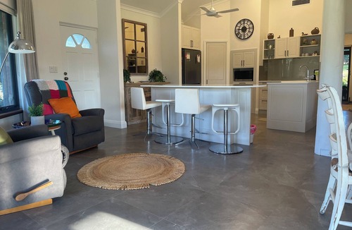 Walliston House | Ping Willows Guesthouse: Spacious Accommodation in the Perth Hills