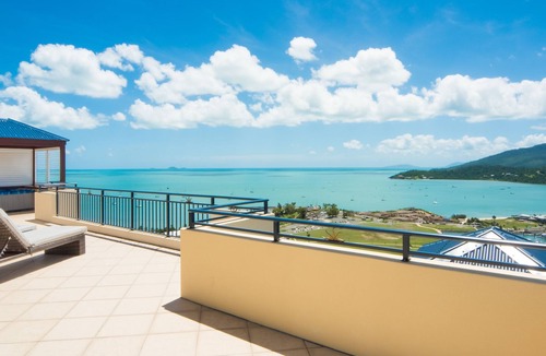 Airlie Beach Apartment | Pinnacles