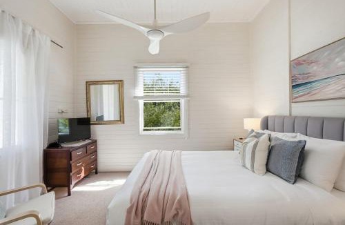 Coffs Harbour House | Pip's Cottage - Cafes, Bars, Pets OK, Jetty Beach