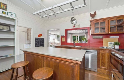 Coffs Harbour Cottage | Pip's Cottage - Pets Friendly, Cafes, Bars, Jetty Beach