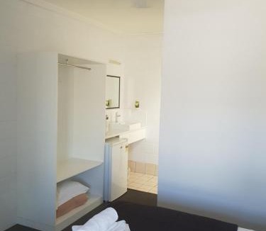 Collinsville Hotel | Pit Pony Hotel
