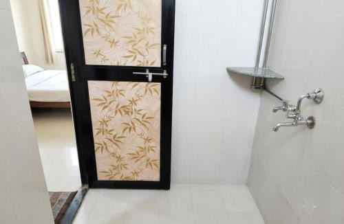Rau House | Planet Stays Cozy Room with Private Kitchen