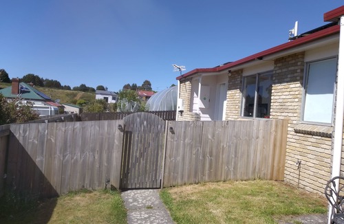 Waratah Apartment | Platypus Viewing 2 min walk! Waratah Waterfall Retreat Unit3 Free Pay TV & WiFi