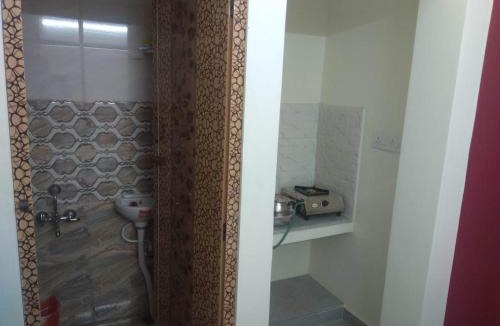 Thousand Lights Hotel | Pmr Enclave near apollo hospital
