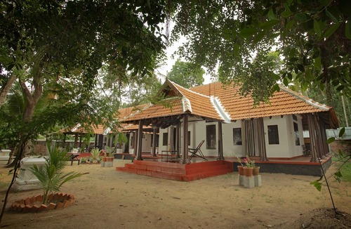 Kodungallur Hotel | Pna Resort