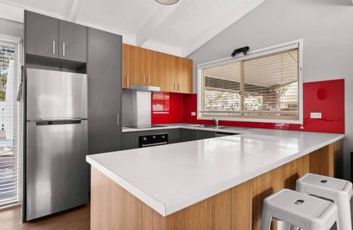 Anglesea House | Pool, Golf, Beach & Parks!