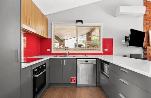 Anglesea House | Pool, Golf, Beach & Parks!