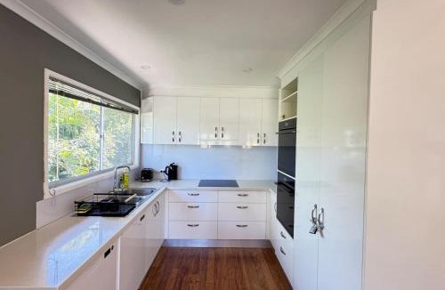 Marsden House | Pool house for BIG Groups with Free parking