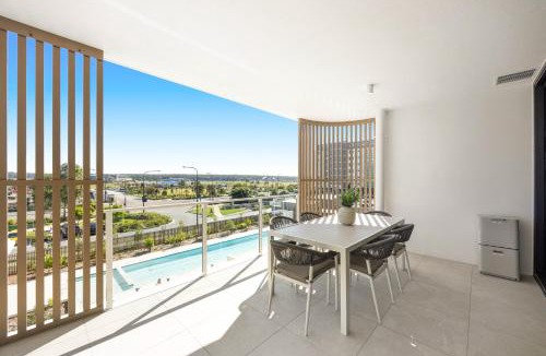 Birtinya Apartment | Poolside 2-Bed Apartment at Lake Kawana
