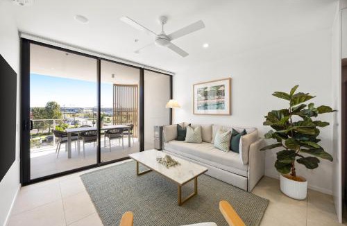 Birtinya Apartment | Poolside 2-Bed Apartment at Lake Kawana