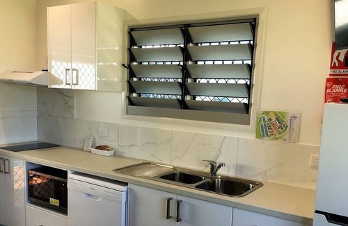 Tinaroo Villa | Poolside Deluxe Villa 2 BR - Fully self-contained, 1 Queen, 1 Sofa, 2 Single Beds