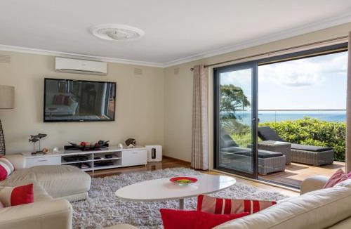 Dromana House | Poolside Getaway Dromana