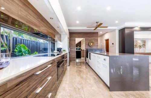 Fannie Bay House | Poolside Gunya - Luxury Living in Fannie Bay