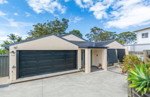 Vincentia House | Poolside Oasis by Experience Jervis Bay