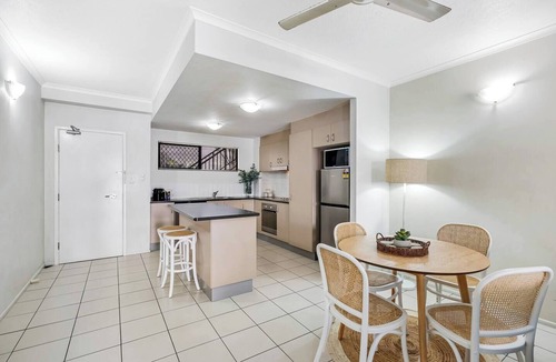 Parramatta Park Apartment | Poolside on Martyn Relax in Resort style Comfort