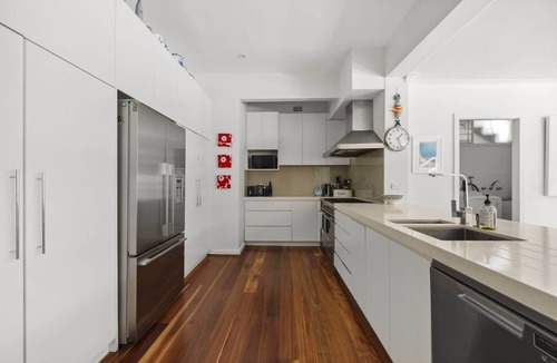 Kurraba Point House | Poolside Stay - Close to Taronga Zoo & Luna Park