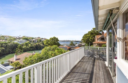 Kurraba Point House | Poolside Stay - Close to Taronga Zoo & Luna Park