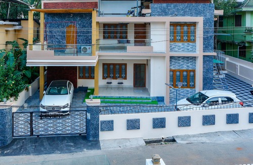 Thrissur House | Posh 6 BHK S at BELLJEM Homes in housing colony close to city