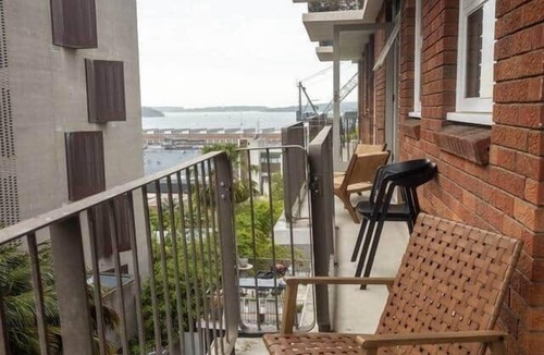 Potts Point Apartment | Potts Point Art Deco w/Harbour & Skyline Views