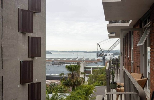 Potts Point Apartment | Potts Point Art Deco w/Harbour & Skyline Views