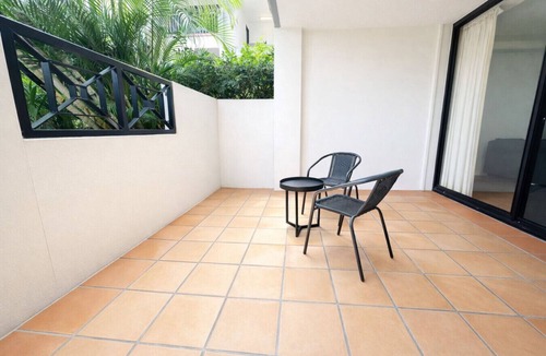 Spring Hill Apartment | Practical City Base | 1BR/1BA