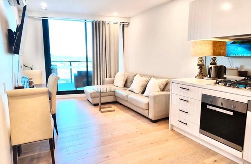 Clayton Apartment | Premium Twin King Ensuites apartment with Double Sofa Bed at M-city Apartment Complex - Infinite Mountain View - Monash Uni & Hospital Clayton, 3168, Victoria, Australia - Free parking, Wifi, Amenities, Tea and Coffee