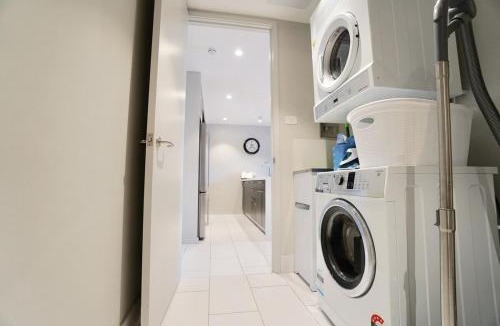 Kingston Apartment | Prestige Waterfront Apartment in Kingston, ACT