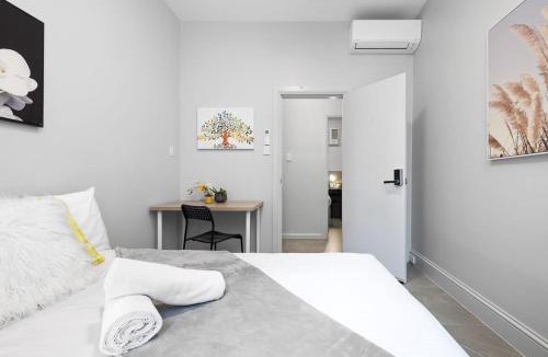 Surry Hills House | Prime Double Room - AC - Seconds to Central CBD - Near UTS& USYD& Darling Harbour& High Rated Restaurants - Shared Bathroom