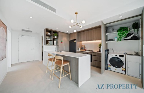 Perth Central Business District Apartment | Prime Location CBD with Pool & Gym