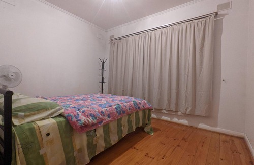Lockleys House | Prime location Lockleys home with free parking
