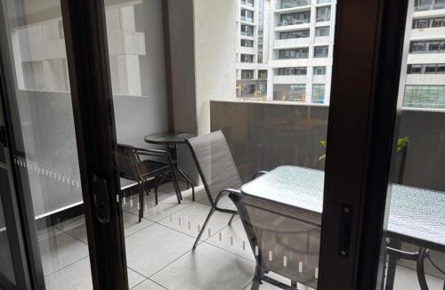 Reid Apartment | Prime Position 2BR Apt