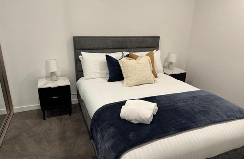 Reid Apartment | Prime Position 2BR Apt